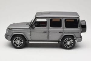 Mercedes G-Class G500 W463A Designo Platinum Magno Minichamps 1:18 B66960811 Metall - pilt 4/8