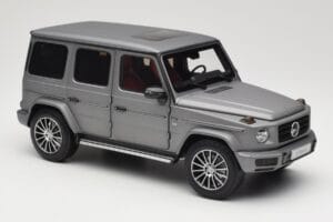 Mercedes G-Class G500 W463A Designo Platinum Magno Minichamps 1:18 B66960811 Metall - pilt 6/8
