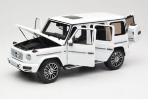 Mercedes G-Class G 500 W463A Diamond White Metallic Minichamps 1:18 113037111 Metall - pilt 2/8