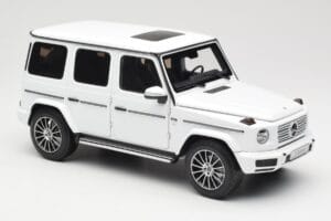 Mercedes G-Class G 500 W463A Diamond White Metallic Minichamps 1:18 113037111 Metall - pilt 6/8