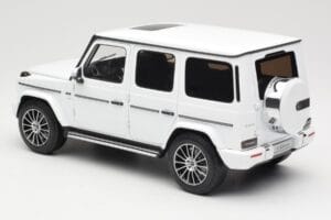 Mercedes G-Class G 500 W463A Diamond White Metallic Minichamps 1:18 113037111 Metall - pilt 7/8