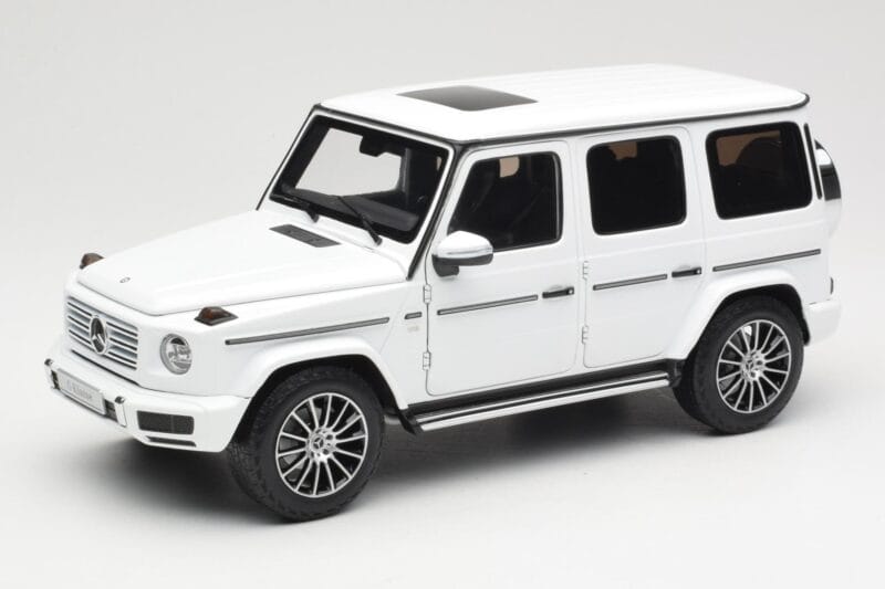 Mercedes G-Class G 500 W463A Diamond White Metallic Minichamps 1:18 113037111 Metall