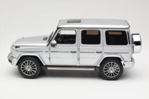 Mercedes G-Class G 500 W463A Iridium Silver Metallic Minichamps 1:18 113037112 Metall - pilt 4/8