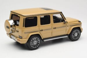 Mercedes G-Class G 500 W463A Solarbeam Yellow Metallic Minichamps 1:18 113037108 Metall - pilt 3/8