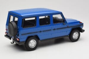 Mercedes G-Class W460 LWB Tumesinine Minichamps 1:18 155038100 Metall - pilt 2/6