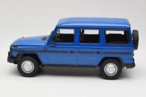 Mercedes G-Class W460 LWB Tumesinine Minichamps 1:18 155038100 Metall - pilt 3/6