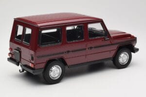 Mercedes G-Class W460 LWB Tumepunane Minichamps 1:18 155038102 Metall - pilt 2/6
