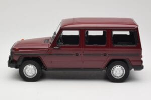 Mercedes G-Class W460 LWB Tumepunane Minichamps 1:18 155038102 Metall - pilt 3/6