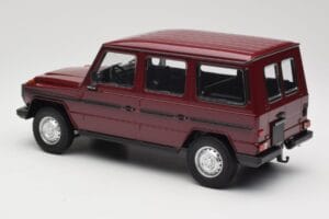 Mercedes G-Class W460 LWB Tumepunane Minichamps 1:18 155038102 Metall - pilt 5/6