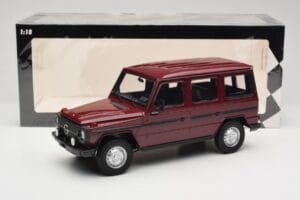 Mercedes G-Class W460 LWB Tumepunane Minichamps 1:18 155038102 Metall - pilt 6/6