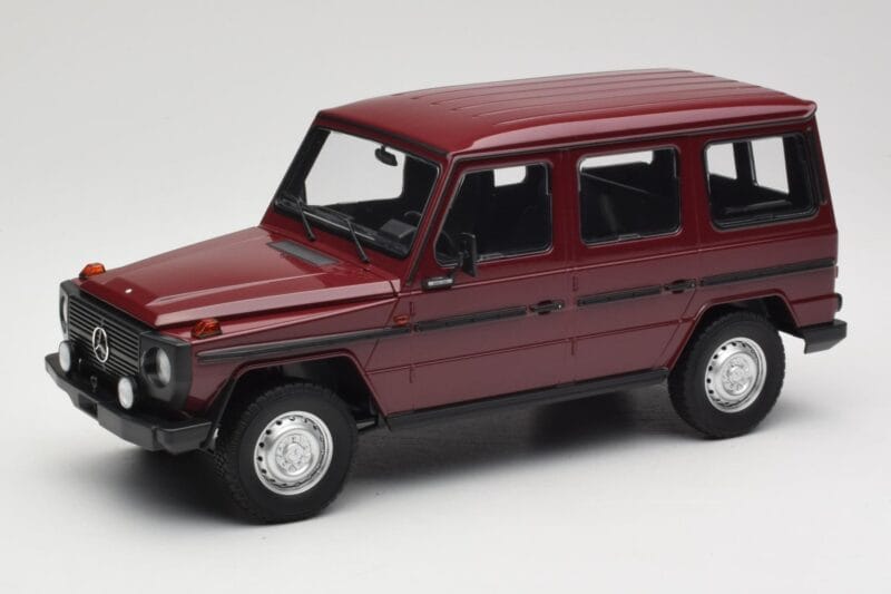 Mercedes G-Class W460 LWB Tumepunane Minichamps 1:18 155038102 Metall