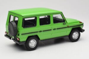 Mercedes G-Class W460 LWB Roheline Minichamps 1:18 155038101 Metall - pilt 2/6