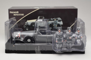Mercedes G4 6-Wheels Must With Figures Signature Models 1:18 38202 Metall - pilt 3/3
