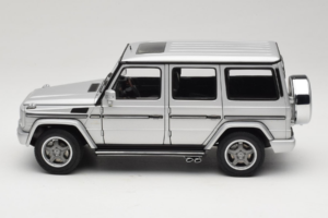 Mercedes G55 AMG W463 Hõbedane AUTOart 1:18 76247 Metall - pilt 4/8