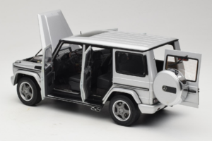 Mercedes G55 AMG W463 Hõbedane AUTOart 1:18 76247 Metall - pilt 5/8