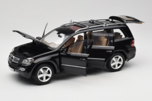 Mercedes GL X164 Obsidian Black Minichamps 1:18 B66962334 Metall - pilt 2/8