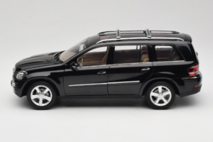 Mercedes GL X164 Obsidian Black Minichamps 1:18 B66962334 Metall - pilt 4/8
