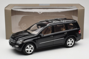 Mercedes GL X164 Obsidian Black Minichamps 1:18 B66962334 Metall - pilt 8/8