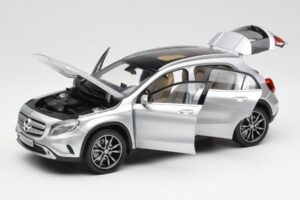 Mercedes GLA X156 Polar Hõbedane Metallik Norev 1:18 B66960267 Metall - pilt 2/8