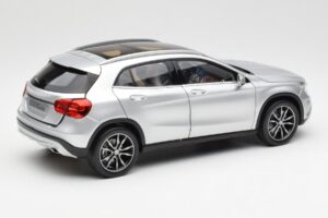 Mercedes GLA X156 Polar Hõbedane Metallik Norev 1:18 B66960267 Metall - pilt 3/8