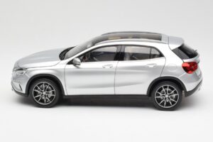 Mercedes GLA X156 Polar Hõbedane Metallik Norev 1:18 B66960267 Metall - pilt 4/8