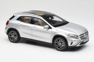 Mercedes GLA X156 Polar Hõbedane Metallik Norev 1:18 B66960267 Metall - pilt 6/8