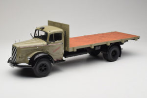 Mercedes L6600 Rungewagen Hall Must Minichamps 1:18 109031050-R1 Metall