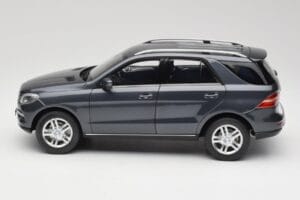 Mercedes M-Class W164 Grey Metallic Minichamps 1:18 100030100 Metall - pilt 4/8