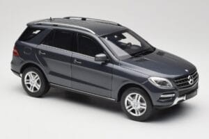 Mercedes M-Class W164 Grey Metallic Minichamps 1:18 100030100 Metall - pilt 6/8