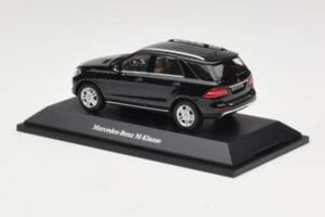 Mercedes M-Class W166 Obsidian Black Metallic Minichamps 1:43 B66960060 Metall - pilt 3/4