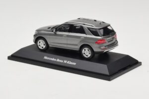 Mercedes M-Class W166 Palladium Silver Metallic Minichamps 1:43 B66960061 Metall - pilt 3/4