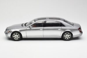 Maybach 62 LWB Himalaya Hõbe Dealer Edition AUTOart 1:18 B66962178 Metall - pilt 4/8