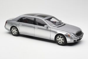 Maybach 62 LWB Himalaya Hõbe Dealer Edition AUTOart 1:18 B66962178 Metall - pilt 6/8