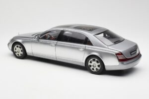 Maybach 62 LWB Himalaya Hõbe Dealer Edition AUTOart 1:18 B66962178 Metall - pilt 7/8