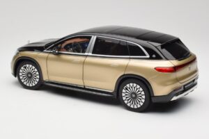 Mercedes Maybach EQS 680 V297 Beež NZG 1:18 B66960592 Metall - pilt 7/8
