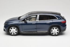 Mercedes Maybach EQS 680 V297 Tumedsinine NZG 1:18 B66960593 Metall - pilt 4/8