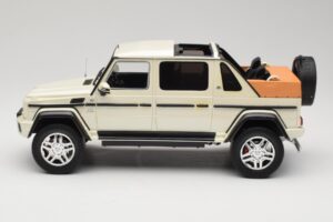 Mercedes Maybach G650 Landaulet W463 Valge Schuco 1:18 450017800 Metall - pilt 3/6
