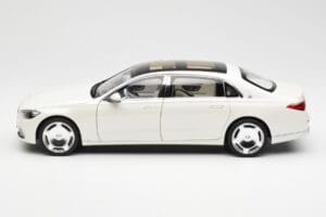 Mercedes Maybach S680 4Matic X223 Diamond Valge Norev 1:18 183918 Metall - pilt 4/8