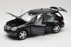 Mercedes ML W164 Obsidian Black Edasimüüja Väljaanne Minichamps 1:18 B66962321 Metall - pilt 2/8