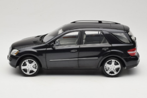 Mercedes ML W164 Obsidian Black Edasimüüja Väljaanne Minichamps 1:18 B66962321 Metall - pilt 4/8