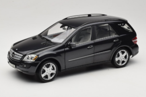 Mercedes ML W164 Obsidian Black Edasimüüja Väljaanne Minichamps 1:18 B66962321 Metall