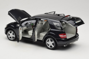 Mercedes ML W164 Obsidian Black Edasimüüja Väljaanne Minichamps 1:18 B66962321 Metall - pilt 5/8
