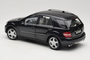 Mercedes ML W164 Obsidian Black Edasimüüja Väljaanne Minichamps 1:18 B66962321 Metall - pilt 7/8