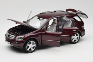 Mercedes ML W164 Red Metallic Minichamps 1:18 150034500 Metall - pilt 2/8