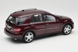 Mercedes ML W164 Red Metallic Minichamps 1:18 150034500 Metall - pilt 3/8