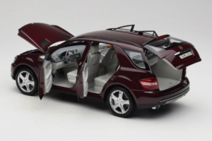 Mercedes ML W164 Red Metallic Minichamps 1:18 150034500 Metall - pilt 5/8