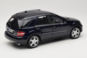 Mercedes ML W164 Tanzanite Blue Edasimüüja Väljaanne Minichamps 1:18 B66962322 Metall - pilt 3/8