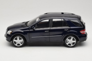 Mercedes ML W164 Tanzanite Blue Edasimüüja Väljaanne Minichamps 1:18 B66962322 Metall - pilt 4/8