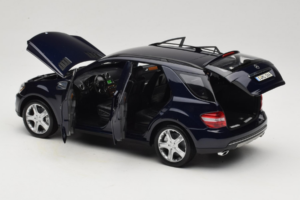 Mercedes ML W164 Tanzanite Blue Edasimüüja Väljaanne Minichamps 1:18 B66962322 Metall - pilt 5/8