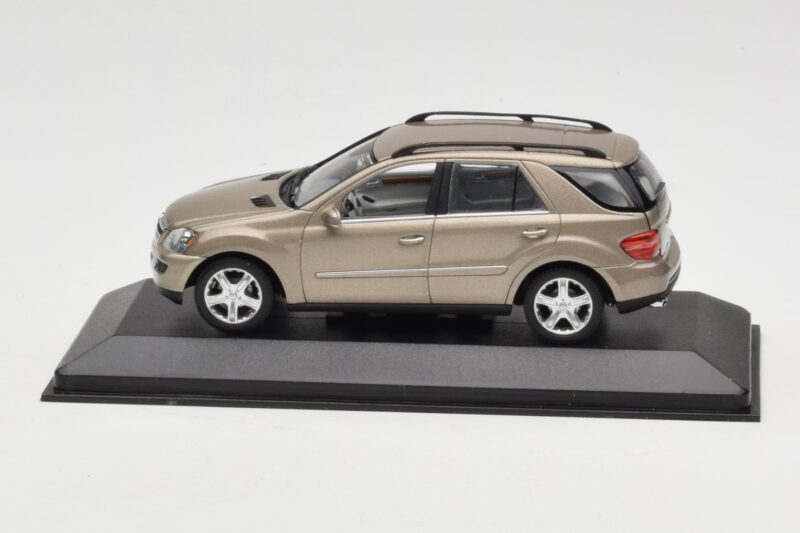Mercedes ML W164 Vaskne Metallik Minichamps 1:43 ML002 Metall